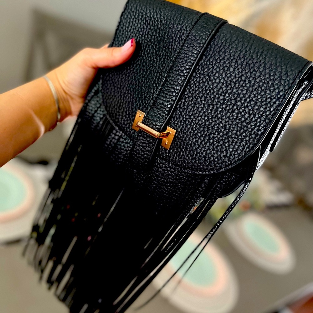 Black fringe cross bag/ Like New